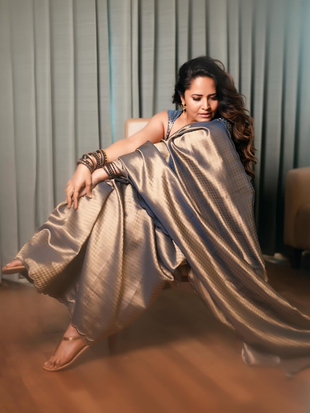 Anasuya Bharadwaj | చీరకట్టులో అనసూయ అందాలు అదరహో - Image 7