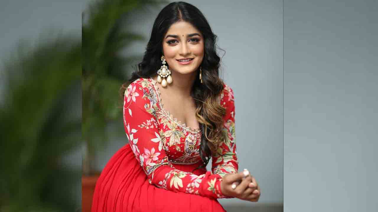 Dimple Hayathi | డింపుల్ ఆశలన్నీ రవితేజపైనే - హిట్టు కోసం వెయిటింగ్?