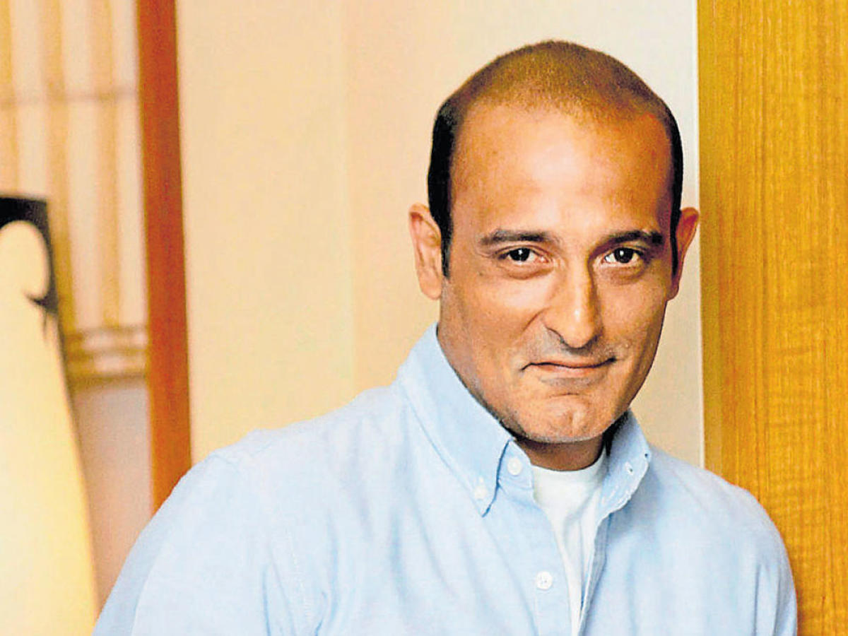 Akshaye khanna | ధురంధర్ హిట్తో రెమ్యూనరేషన్ పెంచేసిన అక్షయ్ ఖన్నా - లీగల్ నోటీసులు పంపించిన నిర్మాత