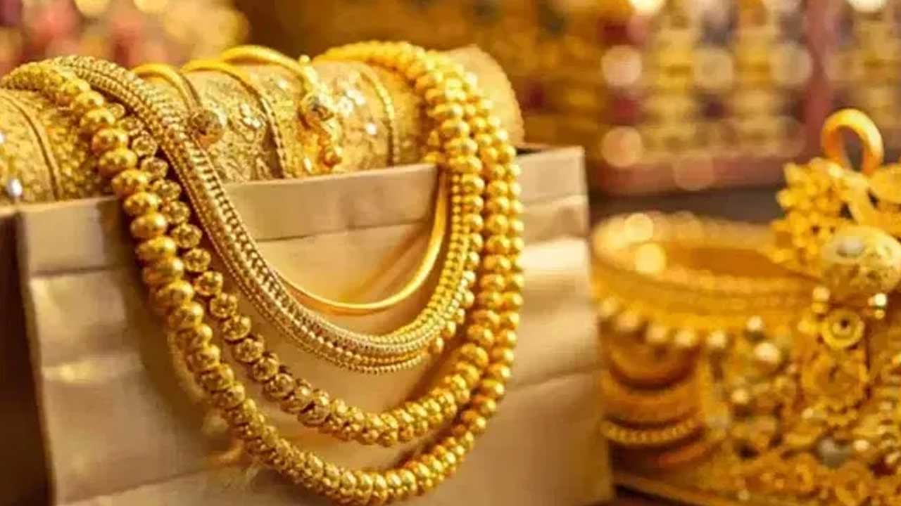 Gold Rates | స్వల్పంగా తగ్గిన బంగారం, వెండి ధరలు..!