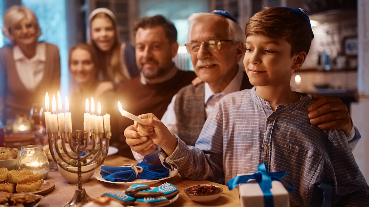 Hanukkah Festival | బొండై బీచ్లో హనుక్కా వేడుకల్లోనే కాల్పులు.. అసలేంటీ పండుగ? ప్రాముఖ్యత ఏంటి?