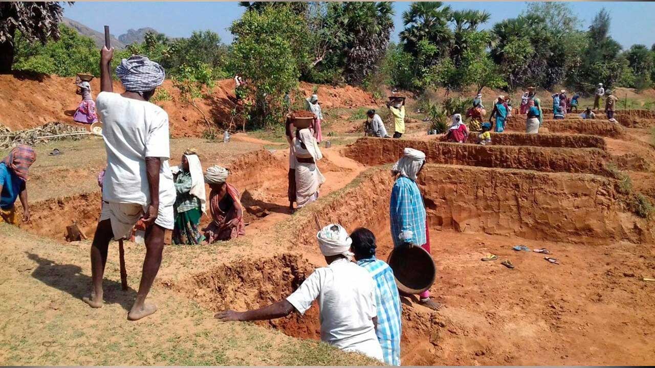 MGNREGA | ఉపాధి హామీ పథకానికి కేంద్రం తిలోదకాలు