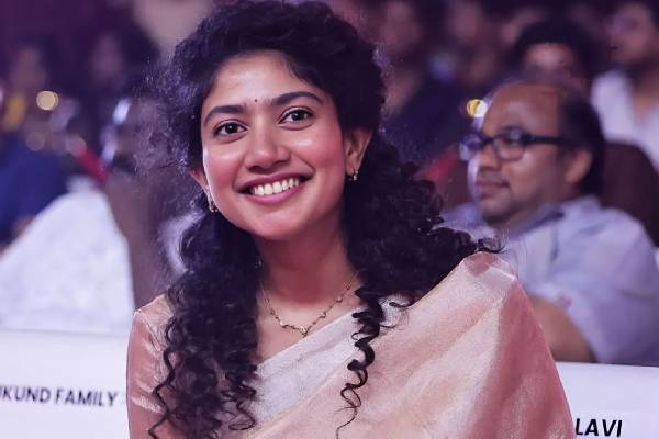 Sai Pallavi | లెజెండరీ సింగర్ బయోపిక్లో సాయిపల్లవి - అనుష్కతో అనుకొని....