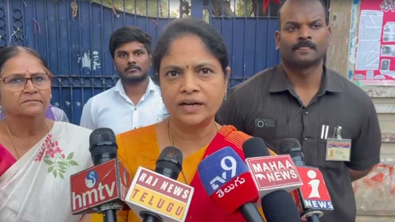 Women Commission | ఓయూ క్యాంపస్ లేడీస్ హాస్టల్ను సందర్శించిన మహిళా కమిషన్ చైర్పర్సన్ నేరెళ్ల శారద