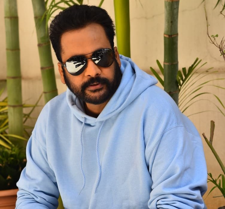 Actor Shivaji | శివాజీని వీడని వివాదం - మహిళా కమిషన్ ఎదుట విచారణకు హాజరు