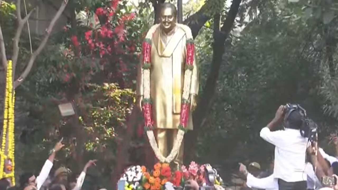 SP Balu | ఎస్పీ బాలు విగ్రహాన్ని ఆవిష్కరించిన వెంకయ్యనాయుడు