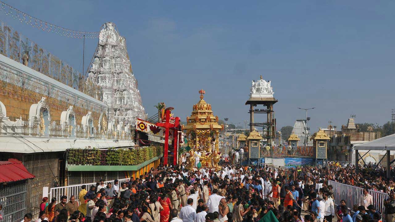 తిరుమలలో భక్త జన సందోహం