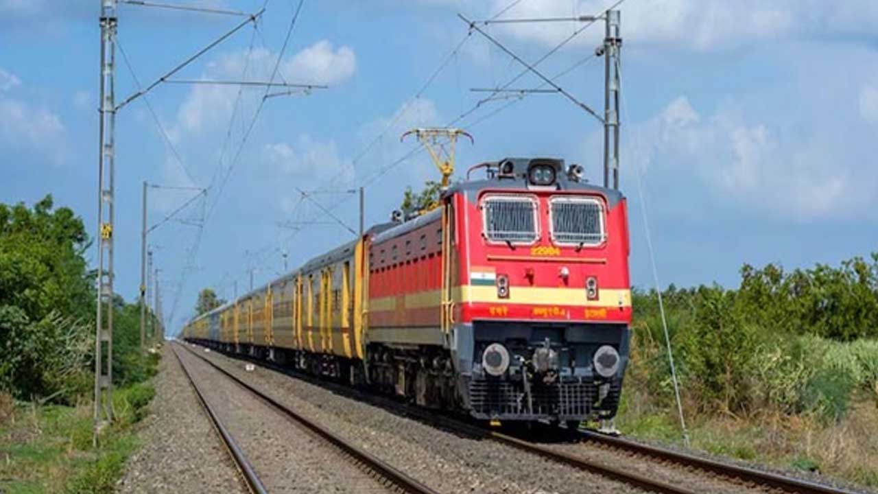 Special Trains | సంక్రాంతికి ఊరెళ్లేవారికి గుడ్న్యూస్