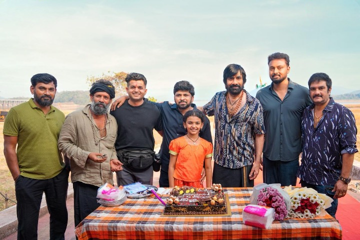 తండ్రీకూతుళ్ల అనుబంధం నేపథ్యంలో ఇరుముడి సినిమా తెరకెక్కబోతున్నట్లు సమాచారం.