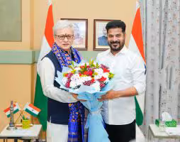 New Year | రాష్ట్ర గవర్నర్ను కలిసి నూతన సంవత్సర శుభాకాంక్షలు తెలిపిన ముఖ్యమంత్రి రేవంత్రెడ్డి