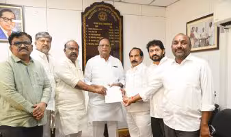 Thakkalapally Ravinder Rao | ఏబీఎన్పై చర్యలు తీసుకోవాలి - శాసనమండలి చైర్మెన్కు ఫిర్యాదు చేసిన ఎమ్మెల్సీలు