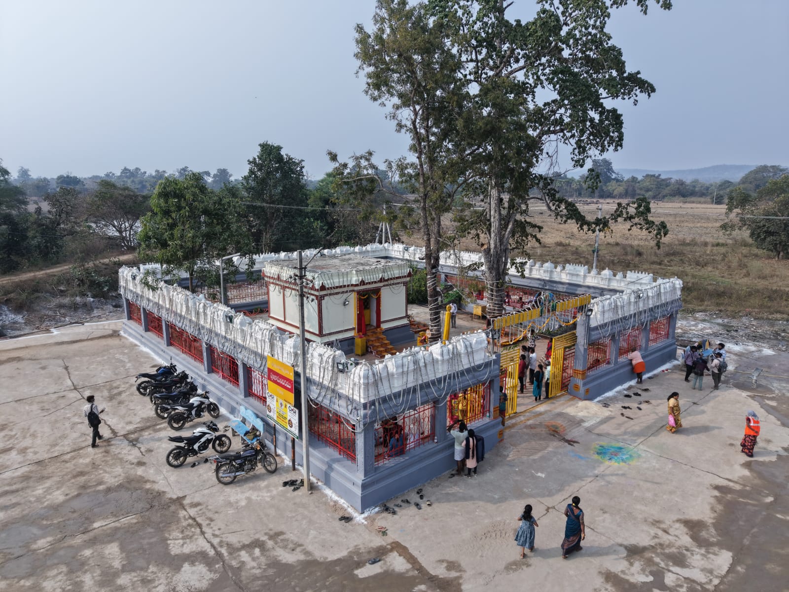 Medaram Jatara 2026 | మేడారం జాతర 2026: వైభవంగా సారలమ్మ రాక.. కన్నుల పండుగగా జాతర దృశ్యాలు - Image 22