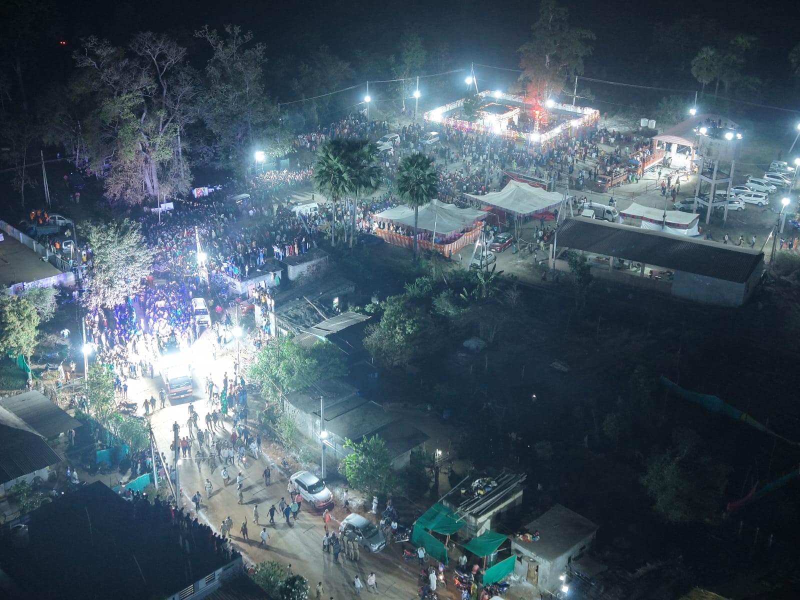 Medaram Jatara 2026 | మేడారం జాతర 2026: వైభవంగా సారలమ్మ రాక.. కన్నుల పండుగగా జాతర దృశ్యాలు - Image 4
