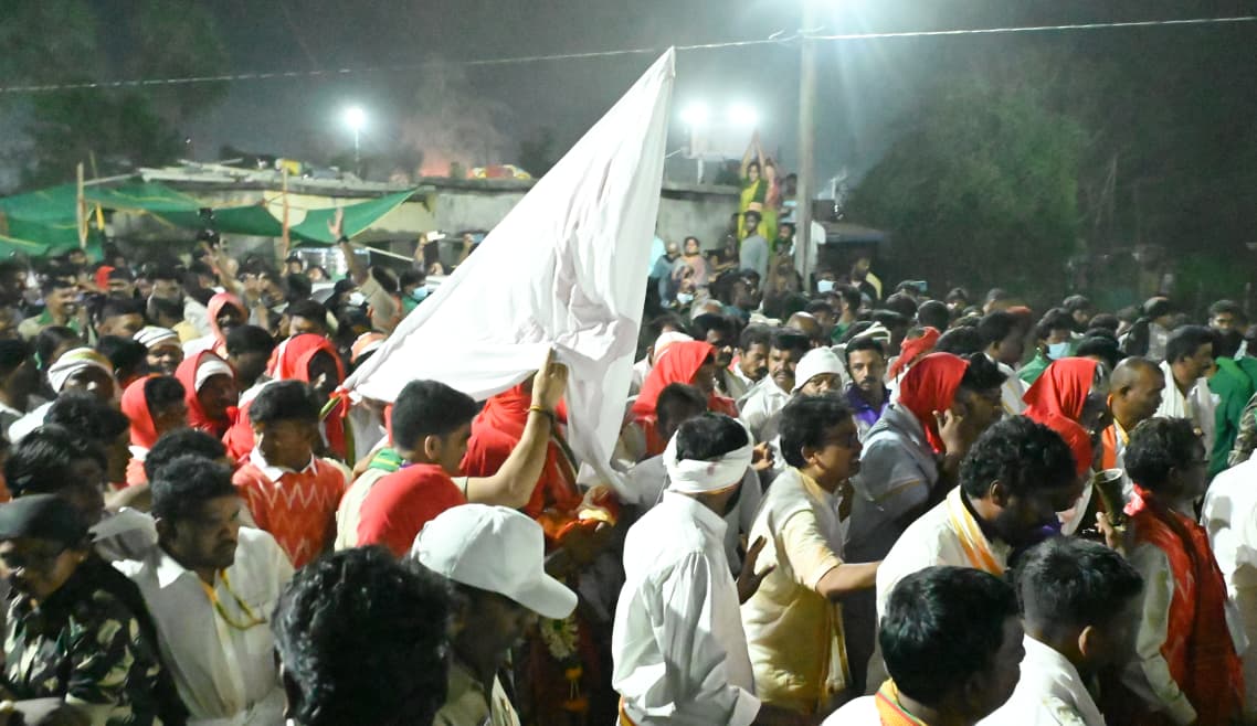 Medaram Jatara 2026 | మేడారం జాతర 2026: వైభవంగా సారలమ్మ రాక.. కన్నుల పండుగగా జాతర దృశ్యాలు - Image 27