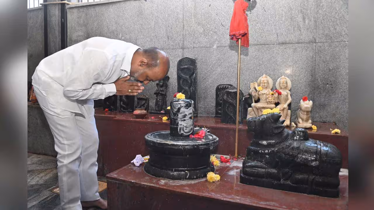 Bandi Sanjay | పంజాగుట్ట శ్రీ దుర్గా భవాని ఆలయంలో బండి సంజయ్ ప్రత్యేక పూజలు