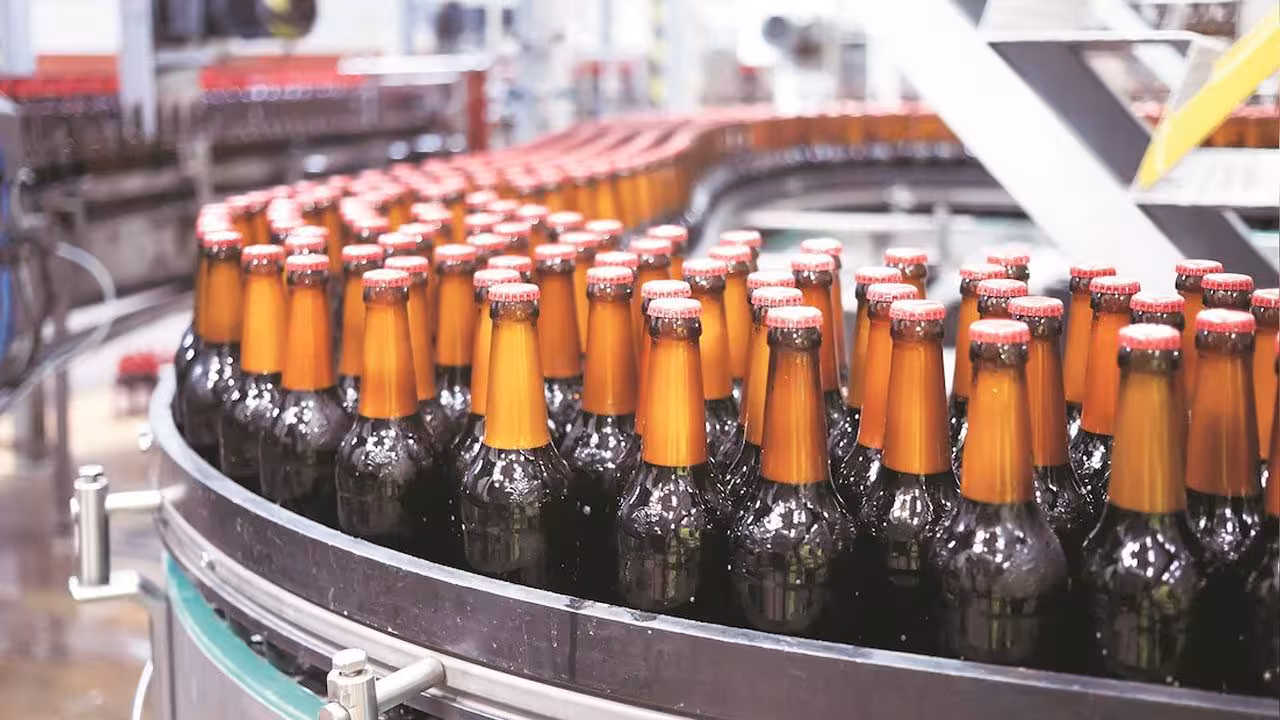 Beer Shortage | మద్యం ప్రియులకు షాక్.. సింగూరు మరమ్మతులతో రాష్ట్రంలో బీర్ల కొరత తప్పదా?!