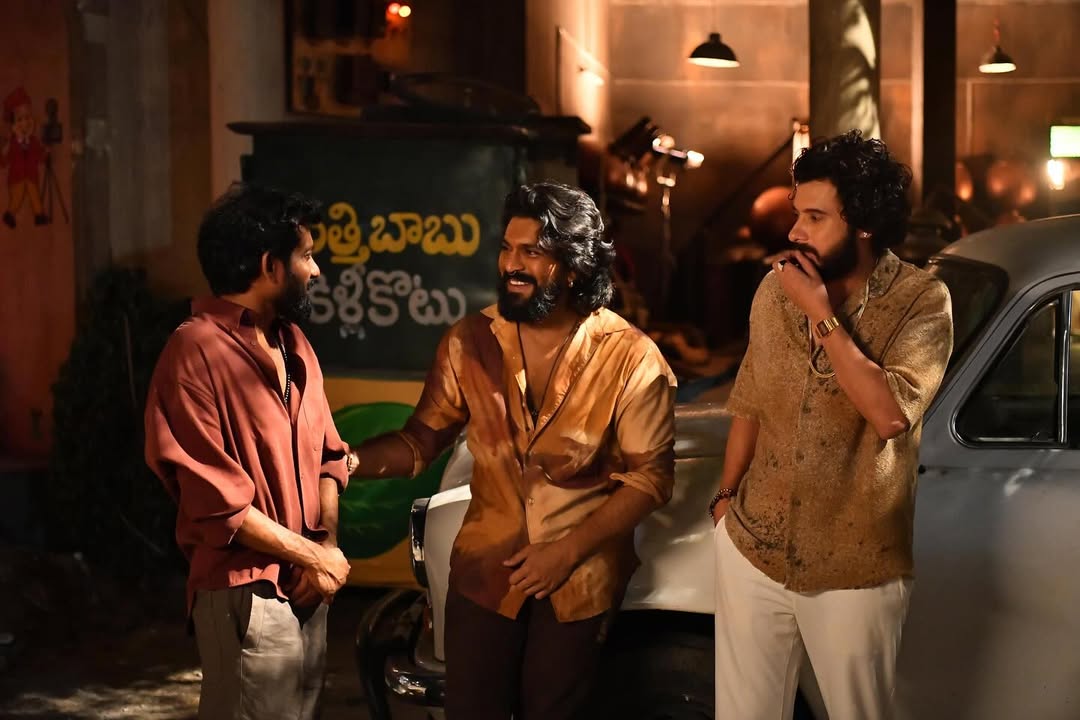 ఈ ఫొటోల్లో బీస్ట్ మోడ్లో రామ్చరణ్ కనిపిస్తున్నారు. మెగాపవర్ స్టార్ ఫొటోలు ఫ్యాన్స్ను ఆకట్టుకుంటున్నాయి.