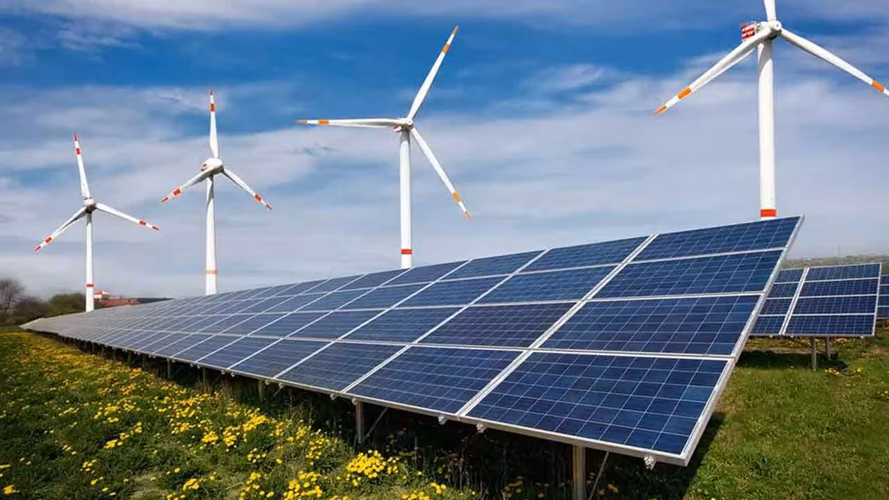 Clean Energy | పునరుత్పాదక ఇంధన రంగంలో భారత్ రికార్డులు.. 2025లో గణనీయమైన వృద్ధి..