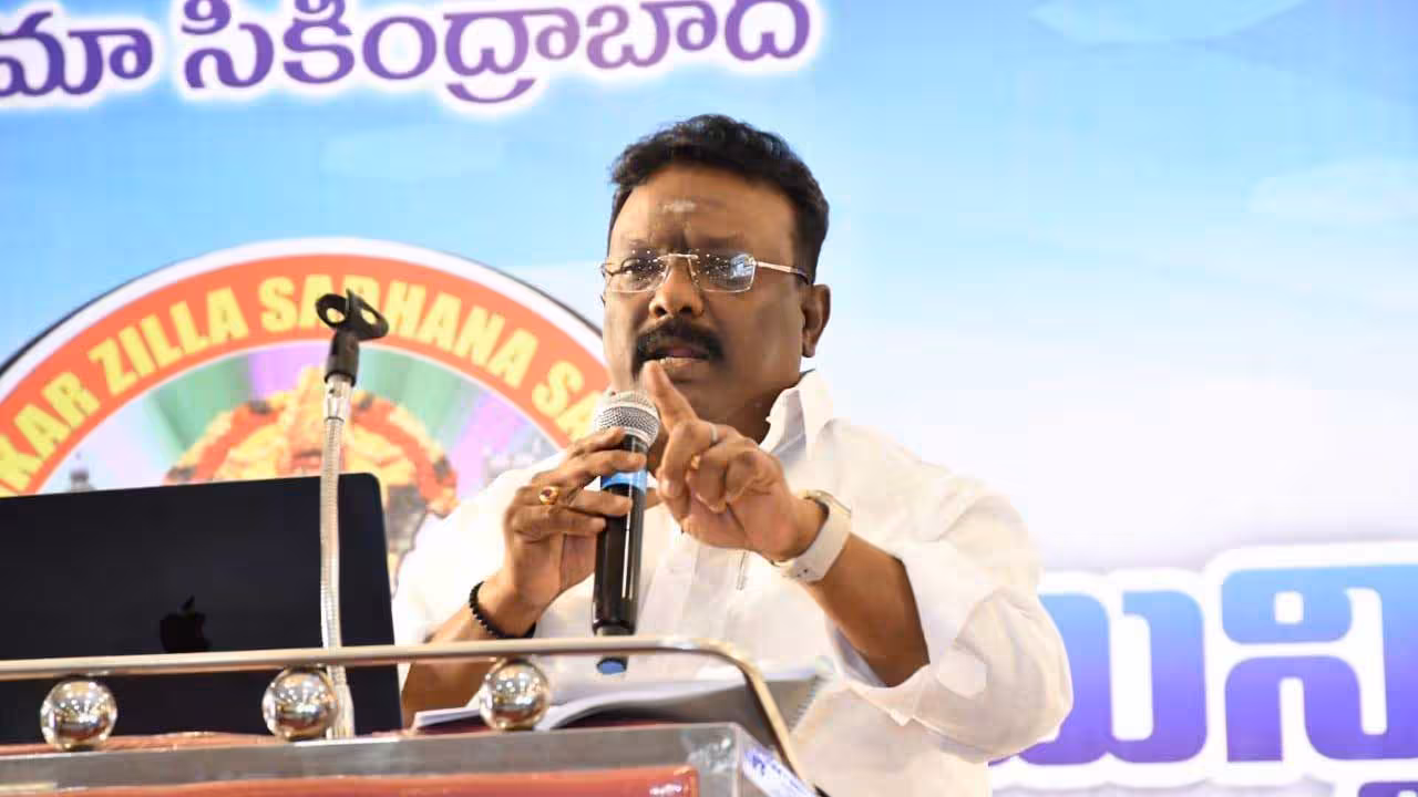 Dasoju Sravan | నాడు ఔరంగజేబు.. నేడు రేవంత్ రెడ్డి.. సికింద్రాబాద్ విభజనపై ఎమ్మెల్సీ దాసోజు కీలక వ్యాఖ్యలు
