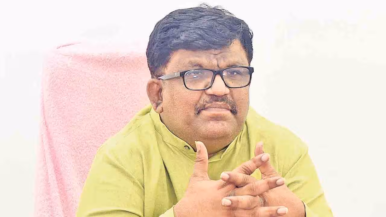 POCSO Case | బాలికకు అండగా నిలువాల్సింది పోయి.. చట్టాన్ని బలపీఠం ఎక్కిస్తున్నరు.. సర్కారుపై దేశ్పతి ఫైర్..!