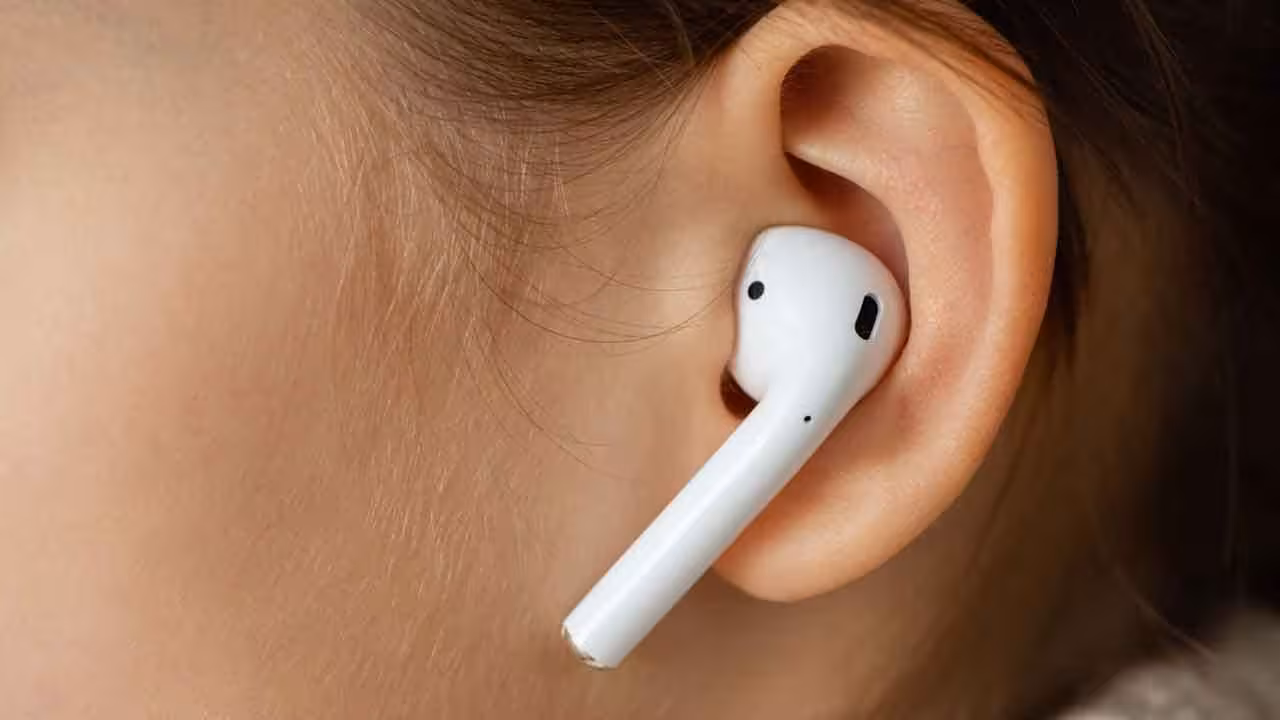 Wireless Earbuds | వైర్లెస్ ఇయర్బడ్స్ వాడితే క్యాన్సర్ వస్తుందా..? డాక్టర్ వివరణ..!