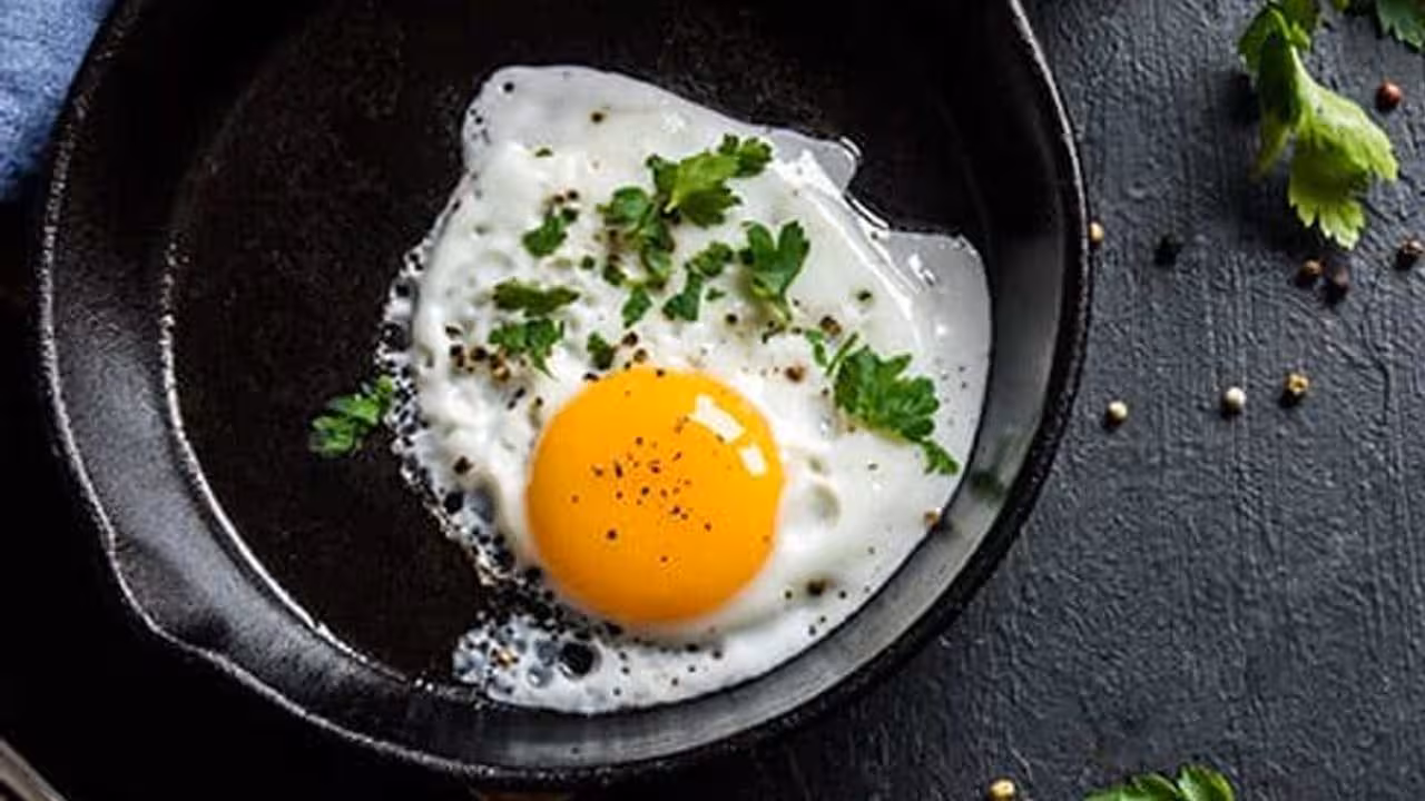 Eggs For Vitamin B12 | కోడిగుడ్లను ఇలా వండి తినండి.. అధిక మొత్తంలో విటమిన్ బి12 లభిస్తుంది..