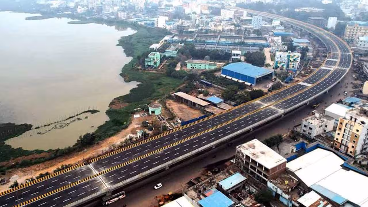 Traffic Restrictions | ఇవాళ రాత్రికి హైదరాబాద్లో అన్ని ఫ్లై ఓవర్లు మూసివేత..!