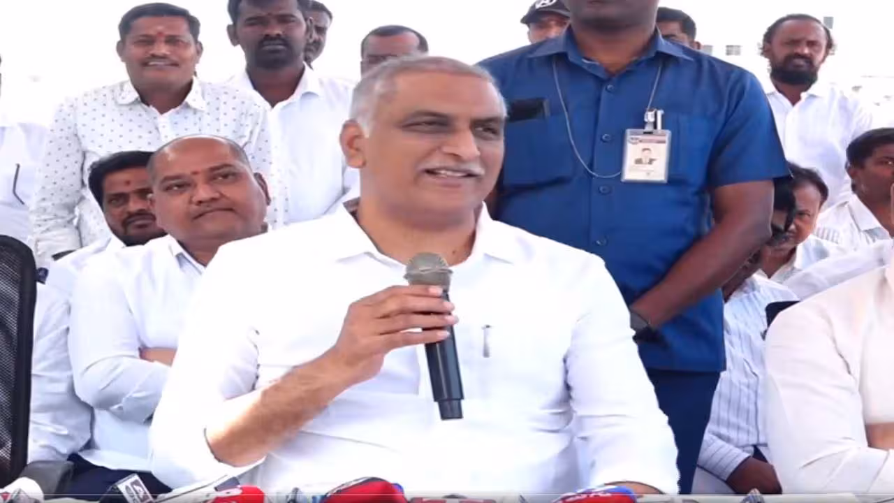 Harish Rao | థియేటర్ ఓపెనింగ్కు వచ్చే రేవంత్కు నిరుద్యోగులను కలిసే దమ్ముందా: హరీశ్రావు