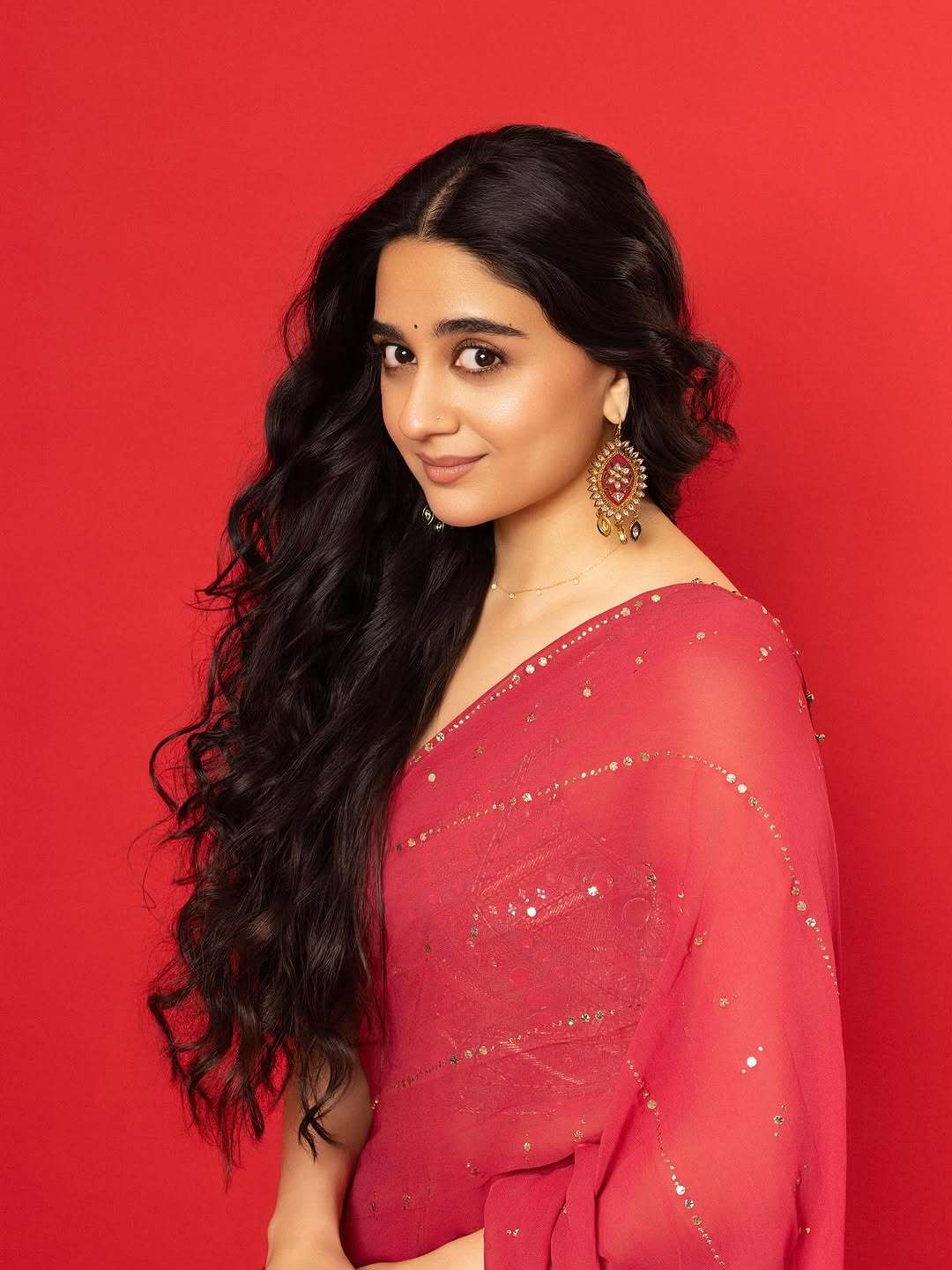 టాలీవుడ్, బాలీవుడ్ సూపర్ హిట్ పాటలకు ఇమాన్వీ డాన్స్ చేసిన వీడియోలు సోషల్ మీడియాలో వైరల్అయ్యాయి