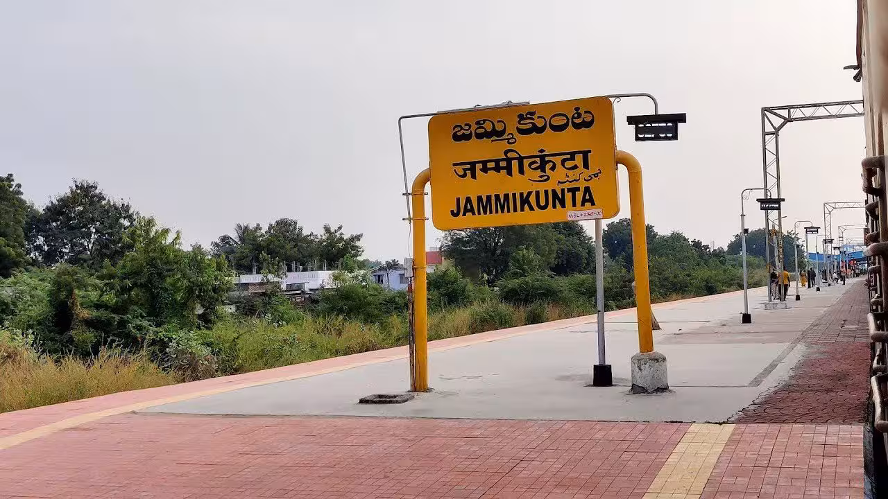 Train Timings | అధికారుల నిర్వాకం.. జమ్మికుంట రైల్వే స్టేషన్లో గందరగోళం