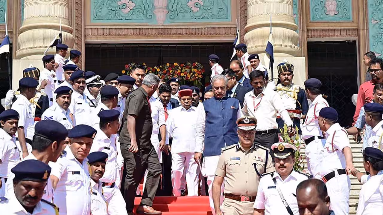 Karnataka | కర్ణాటక అసెంబ్లీ నుంచి గవర్నర్ వాకౌట్.. సీఎం సిద్ధరామయ్య ఫైర్