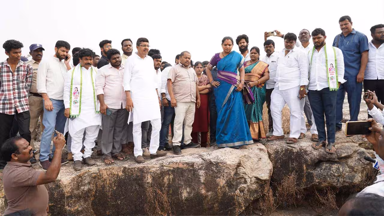 MLC Kavitha | కాల్వల్లో కంప చెట్లు.. కాంగ్రెస్, బీఆర్ఎస్పై కవిత ఫైర్