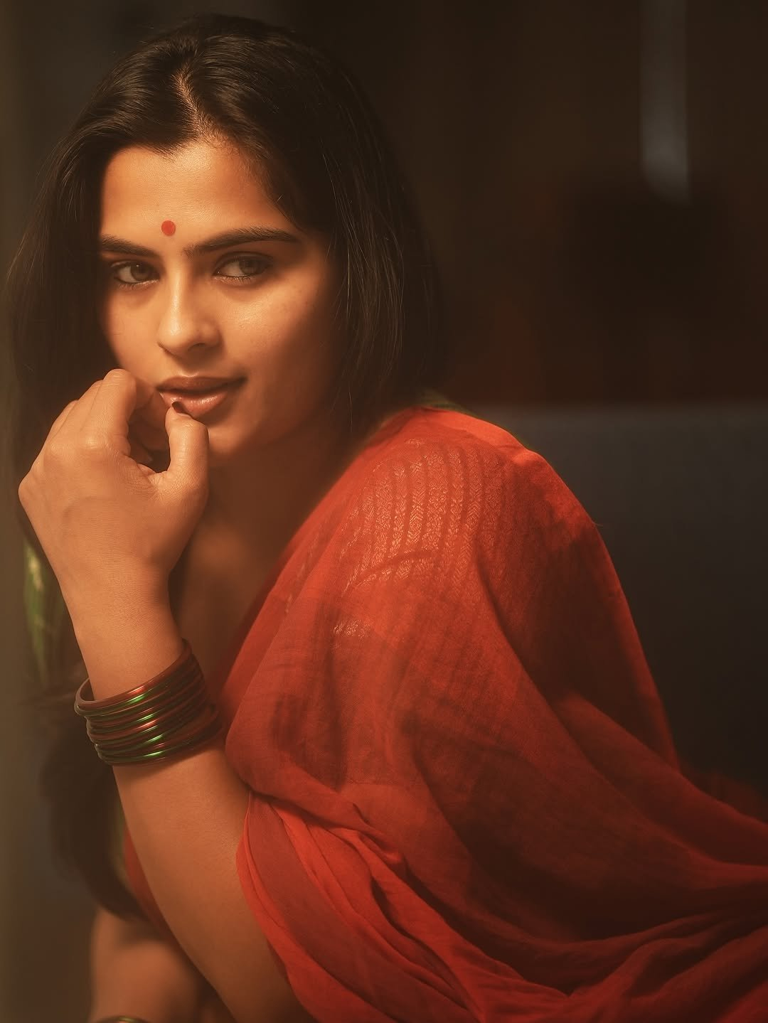 ఈ రెండు సినిమాలు పెద్ద హిట్టయినా కావ్య కళ్యాణ్రామ్కుతెలుగులో ఆశించిన స్థాయిలో అవకాశాలు రాలేదు.