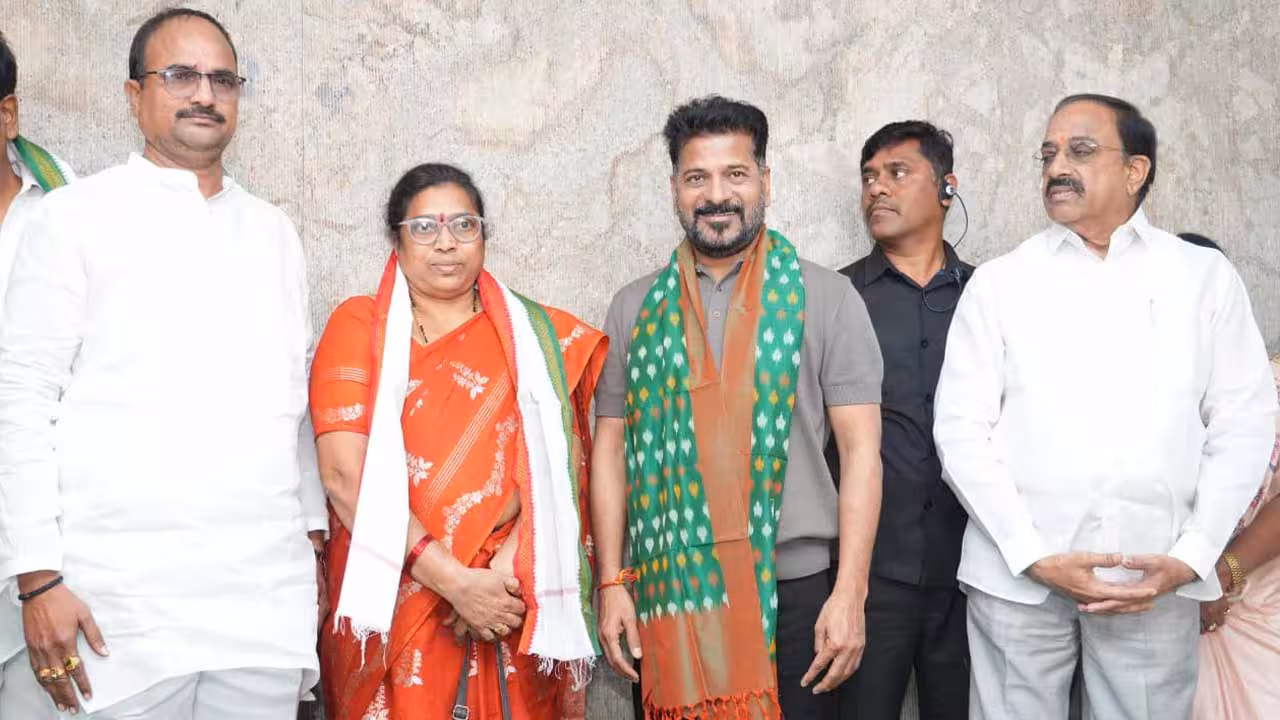 Congress Party | కాంగ్రెస్లో చేరిన ఖమ్మం కార్పొరేటర్లు.. కండువా కప్పిన సీఎం రేవంత్