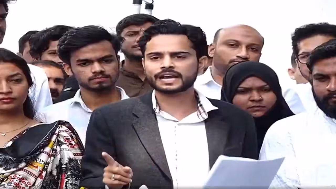 MANNU | రేవంత్ రెడ్డి రియల్ ఎస్టేట్ బ్రోకర్.. ఉర్దూ యూనివర్సిటీ విద్యార్థుల ఆగ్రహం