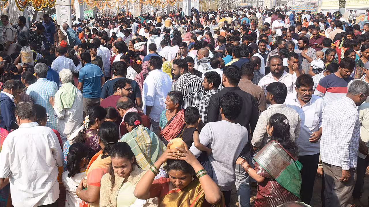 Medaram | మండమేలిగే పండు.. మేడారం జాతరకు పోటెత్తిన భక్తులు