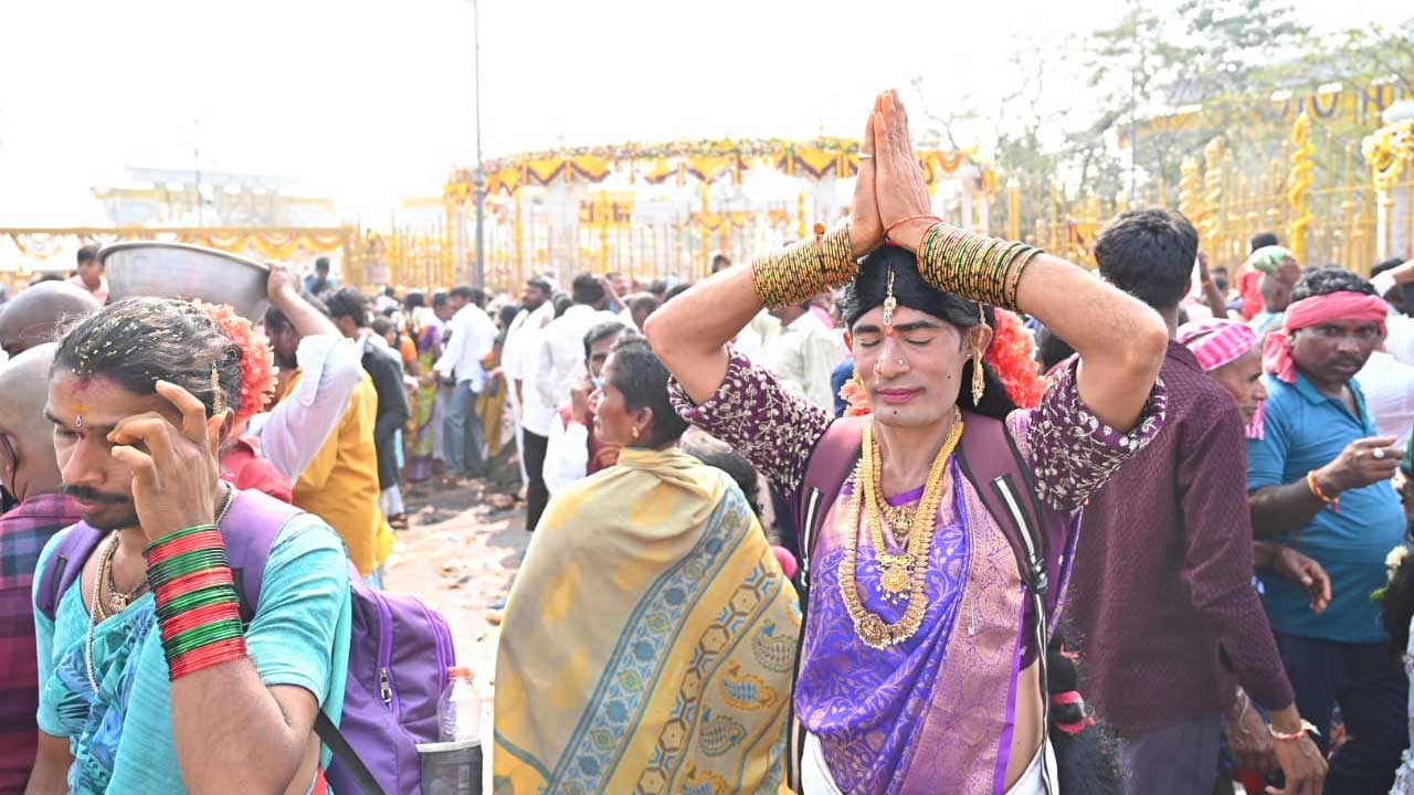 Medaram Jathara | మేడారం భక్త జనసంద్రం.. కోలాహలంగా మహాజాతర.. ఫొటోలు - Image 10