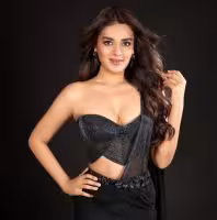 Nidhhi Agerwal | బ్లాక్ డ్రెస్లో కిరాక్ అందాలతో నిధి అగర్వాల్