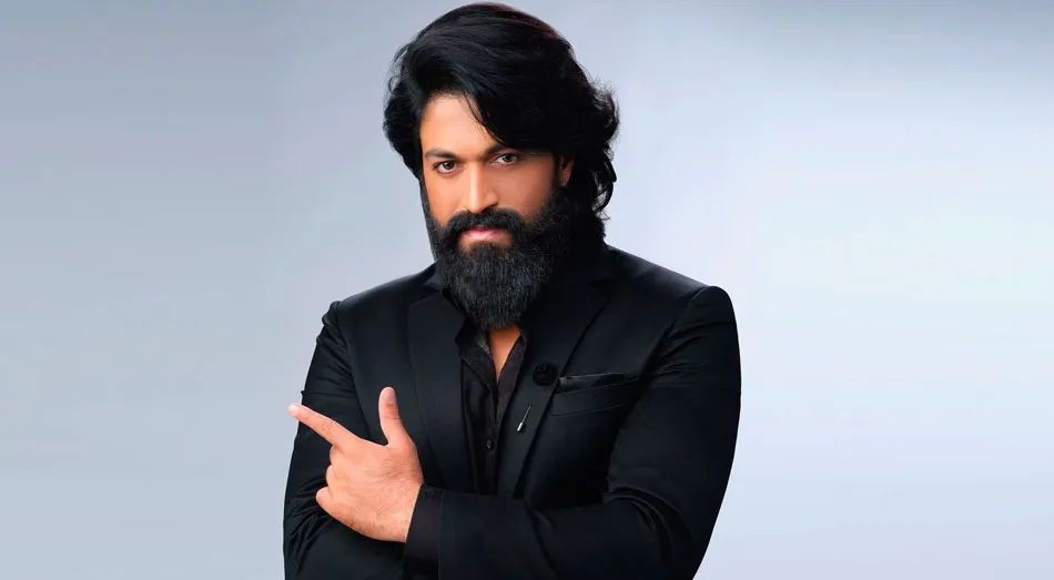 కేజీఎఫ్ హీరో యశ్ రావణాసురుడిగా నటిస్తున్న ఈ భారీ బడ్జెట్ సినిమాలో బాబీ డియోల్, సన్నీడియోల్తో పాటు సీనియర్ యాక్టర్స్ కీలక పాత్రలో కనిపించబోతున్నారు.