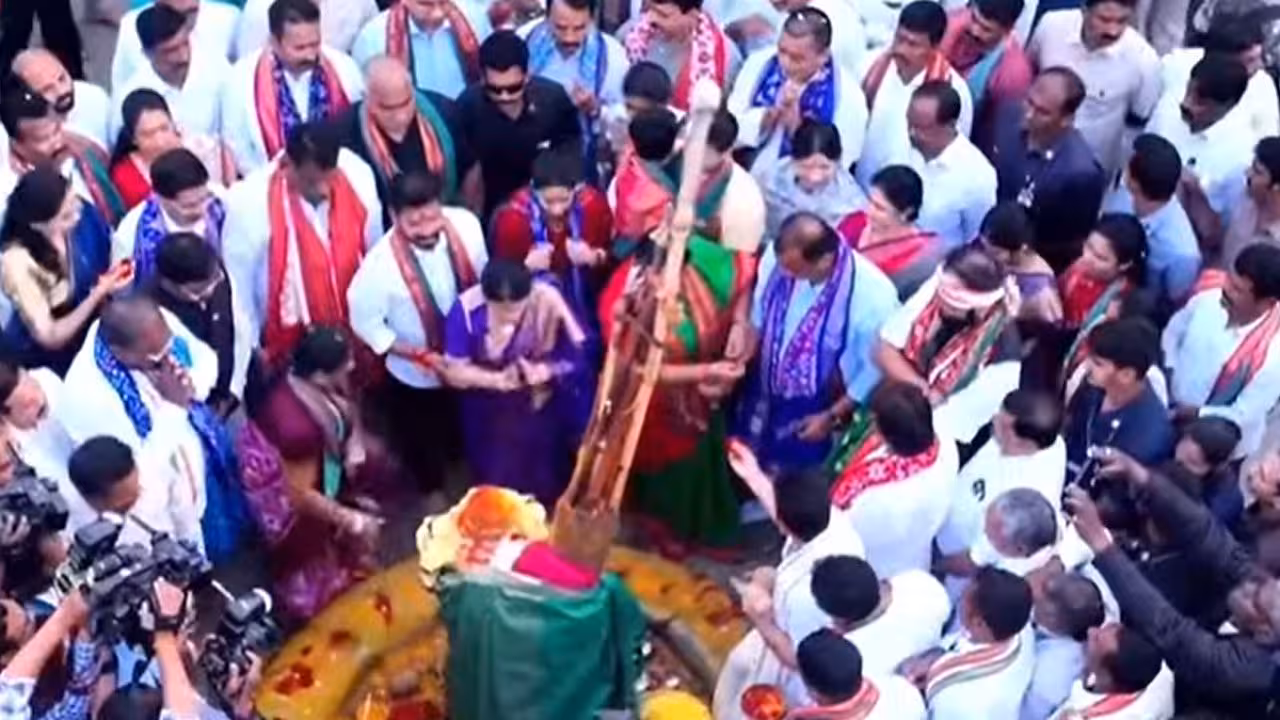 Revanth Reddy | మేడారంలో అభివృద్ధి పనులను ప్రారంభించిన సీఎం.. మనవడితో కలిసి మొక్కులు చెల్లించుకున్న రేవంత్.. ఫొటోలు
