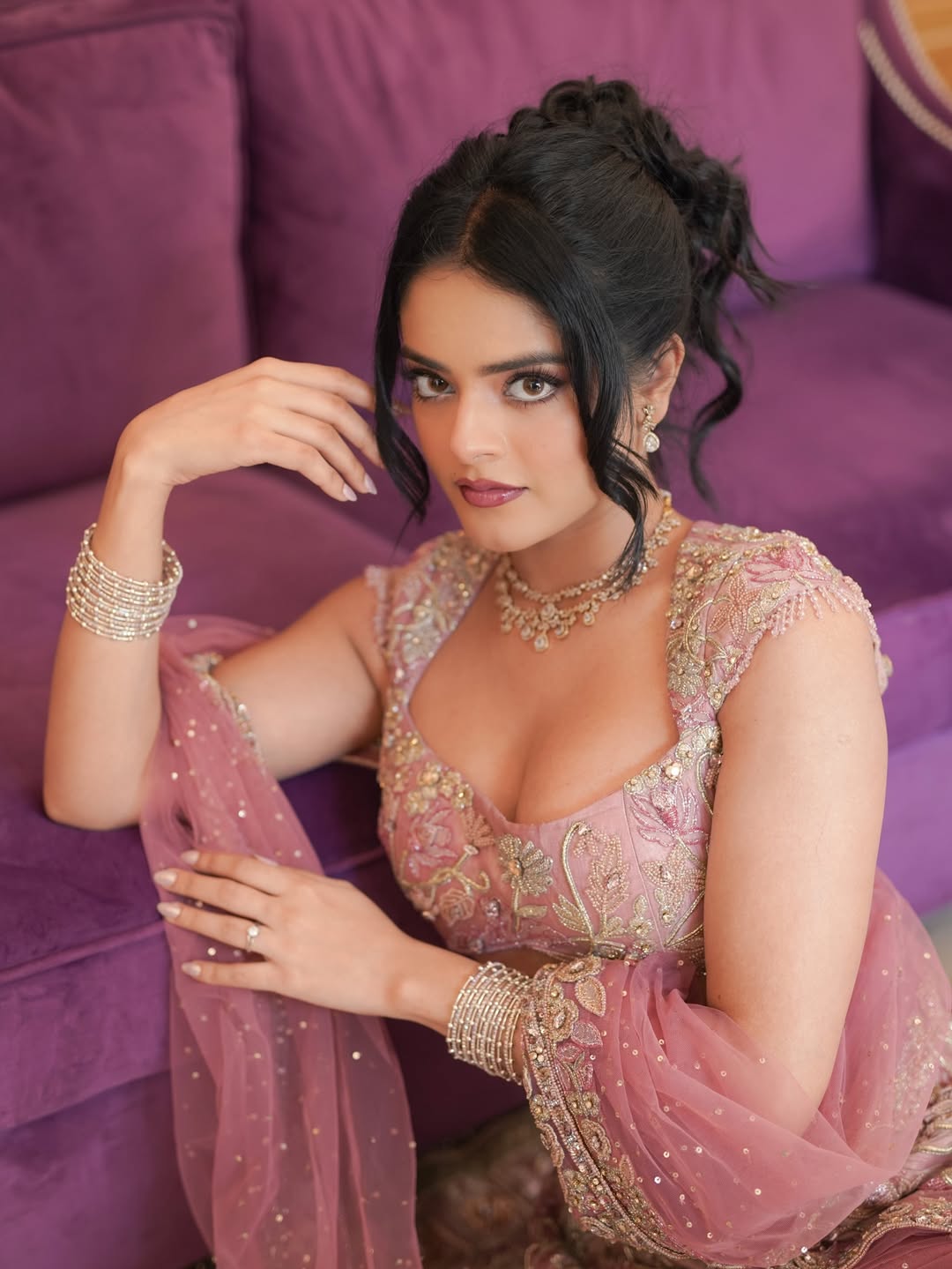 రాజాసాబ్ కంటే ముందు ప్రభాస్ రాధ్యేశ్యామ్లో ఓ కీలక పాత్రలో కనిపించింది రిద్ది కుమార్.