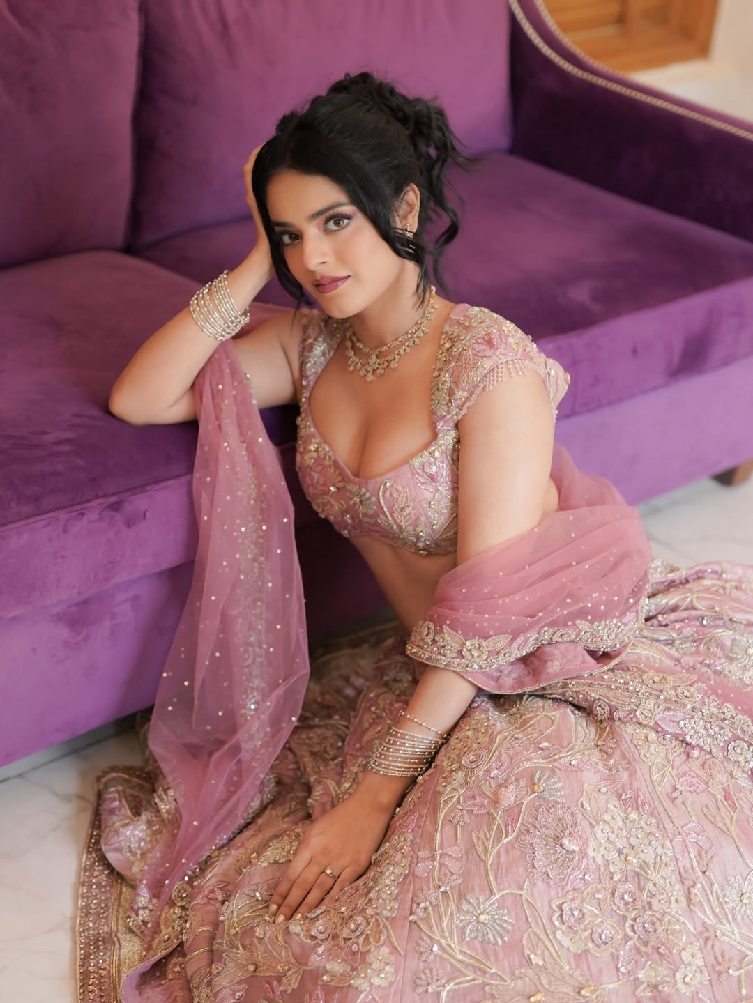 లవర్ సినిమాతో టాలీవుడ్లోకి ఎంట్రీ ఇచ్చిన రిద్ది కుమార్ మంచి హిట్ కోసం ఎదరుచూస్తోంది.