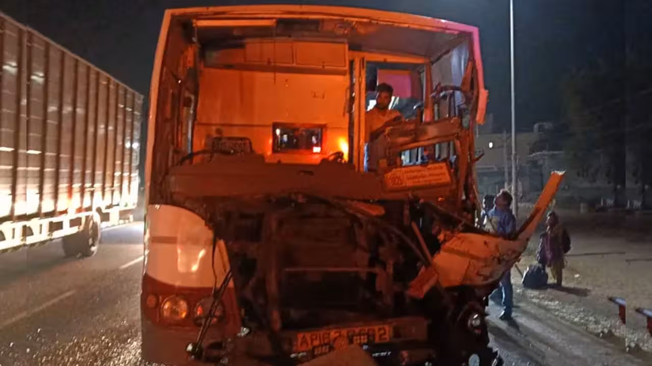 RTC Bus Accident | కొర్లపహడ్ వద్ద రెండు బస్సులు ఢీ.. పలురుకి గాయాలు