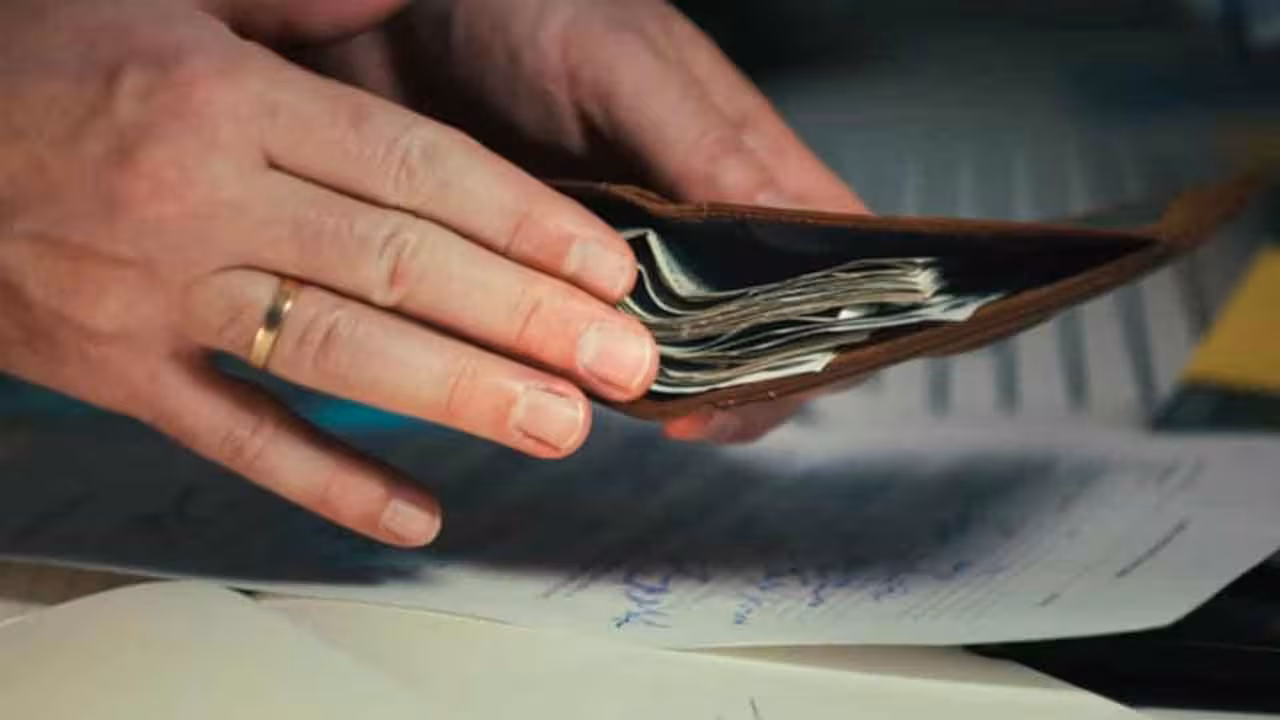 Salary In Cities | నెలకు రూ.2 లక్షల జీతం వచ్చినా చాలట్లేదా..? సీఏ చెబుతున్న మాటలు..!