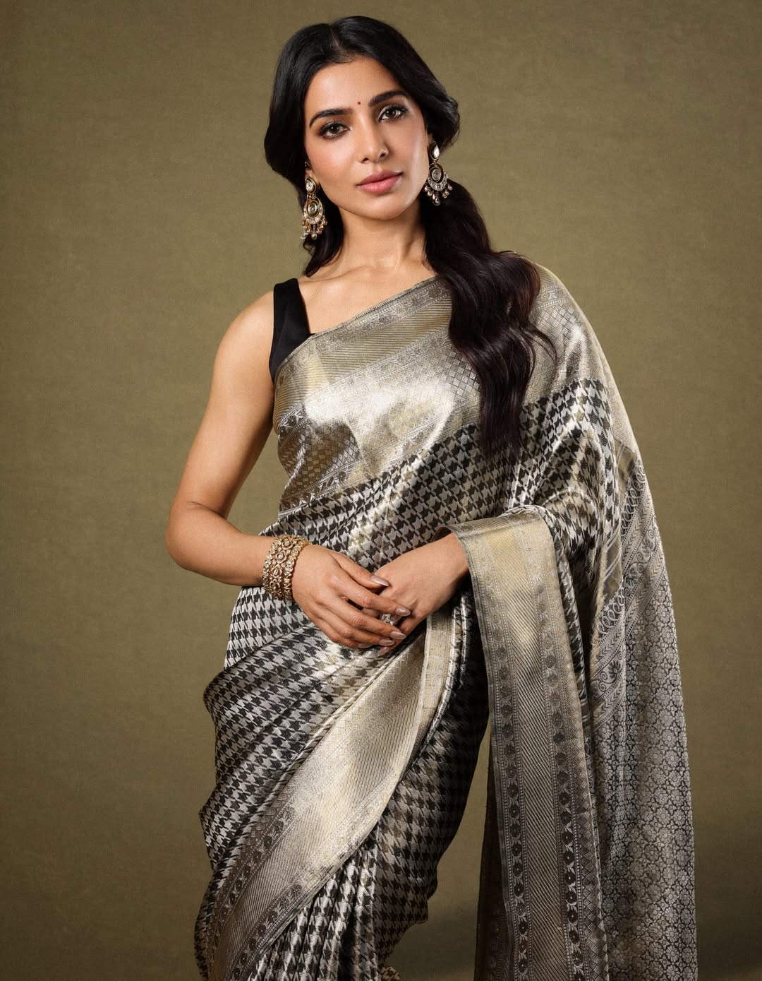 ఈ సినిమాను భర్తతో కలిసి సమంత స్వయంగా నిర్మిస్తోంది. ఇందులో సమంతనే హీరోయిన్గా నటిస్తోంది.