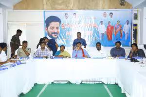 Sammakka - The Glory of Medaram | మేడారం వైభవం కళ్లకు కట్టేలా.. 'సమ్మక్క - ది గ్లోరీ ఆఫ్ మేడారం' పుస్తకాన్ని ఆవిష్కరించిన మంత్రి సీతక్క