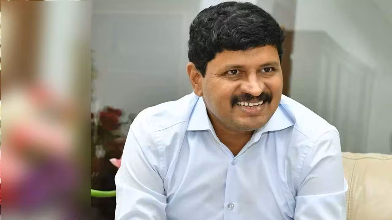Phone Tapping Case | ఫోన్ ట్యాపింగ్ కేసులో సంతోష్కుమార్కు సిట్ నోటీసులు