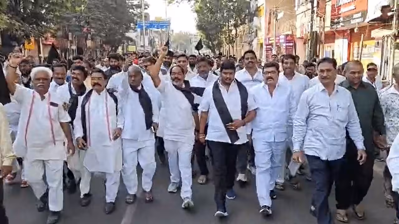 BRS | సికింద్రాబాద్లో తీవ్ర ఉద్రిక్తత.. బీఆర్ఎస్ నేతల అరెస్ట్