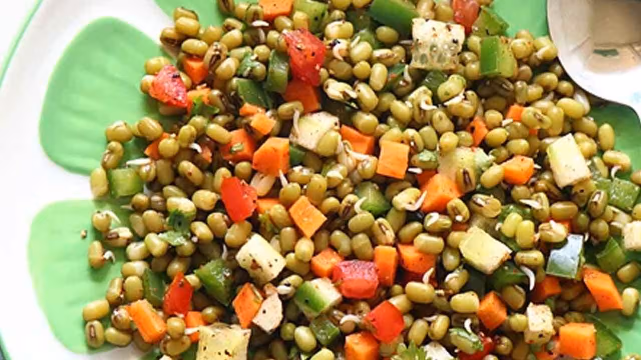 Sprouts | రోజూ ఉదయం మొలకలను బ్రేక్ ఫాస్ట్లాగా తినండి.. ఎన్నో లాభాలను పొందవచ్చు..
