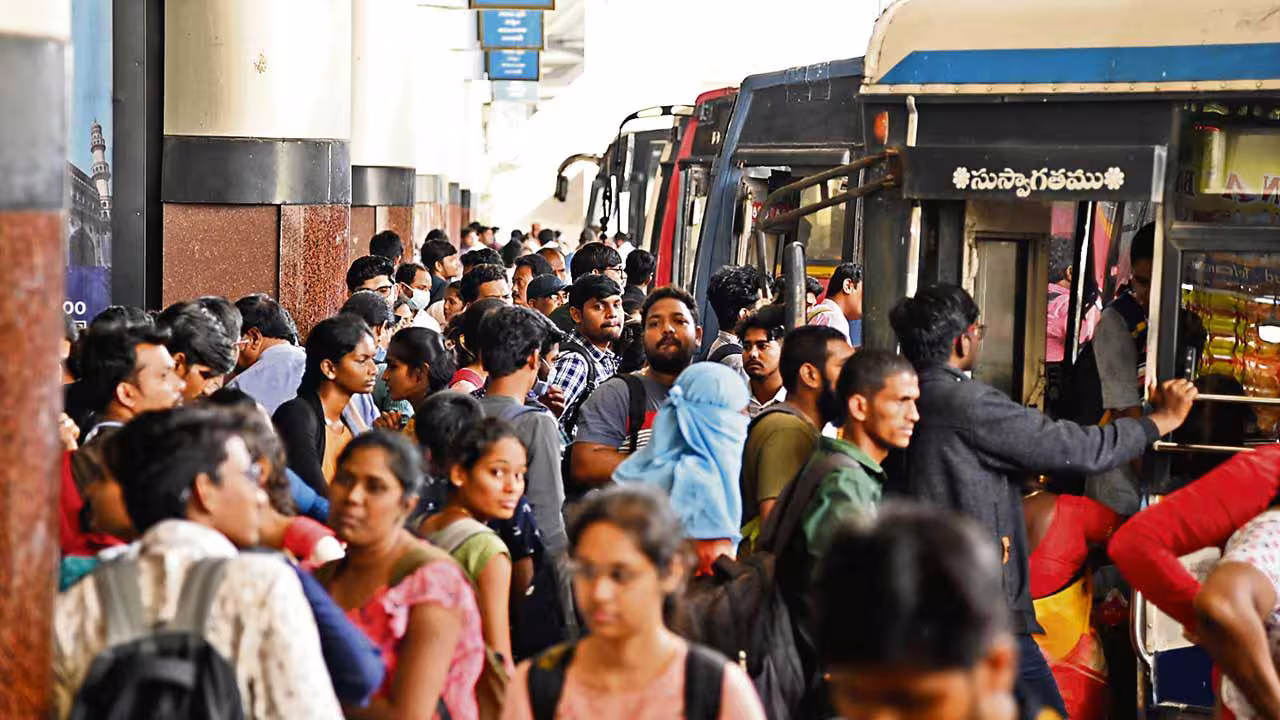 TGSRTC | సంక్రాంతికి 6431 ప్రత్యేక బస్సులు.. టికెట్ల ధరలు పెంపు..!